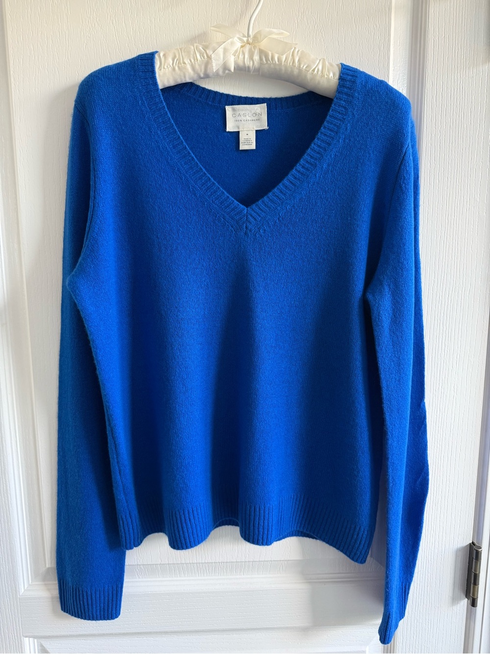Caslon V-Neck Cashmere Sweater - Cobalt Blue Size M